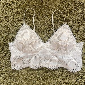 NWOT- Anemone Cream Crochet Crop Top Size M